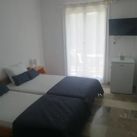 アパートホテル Demos